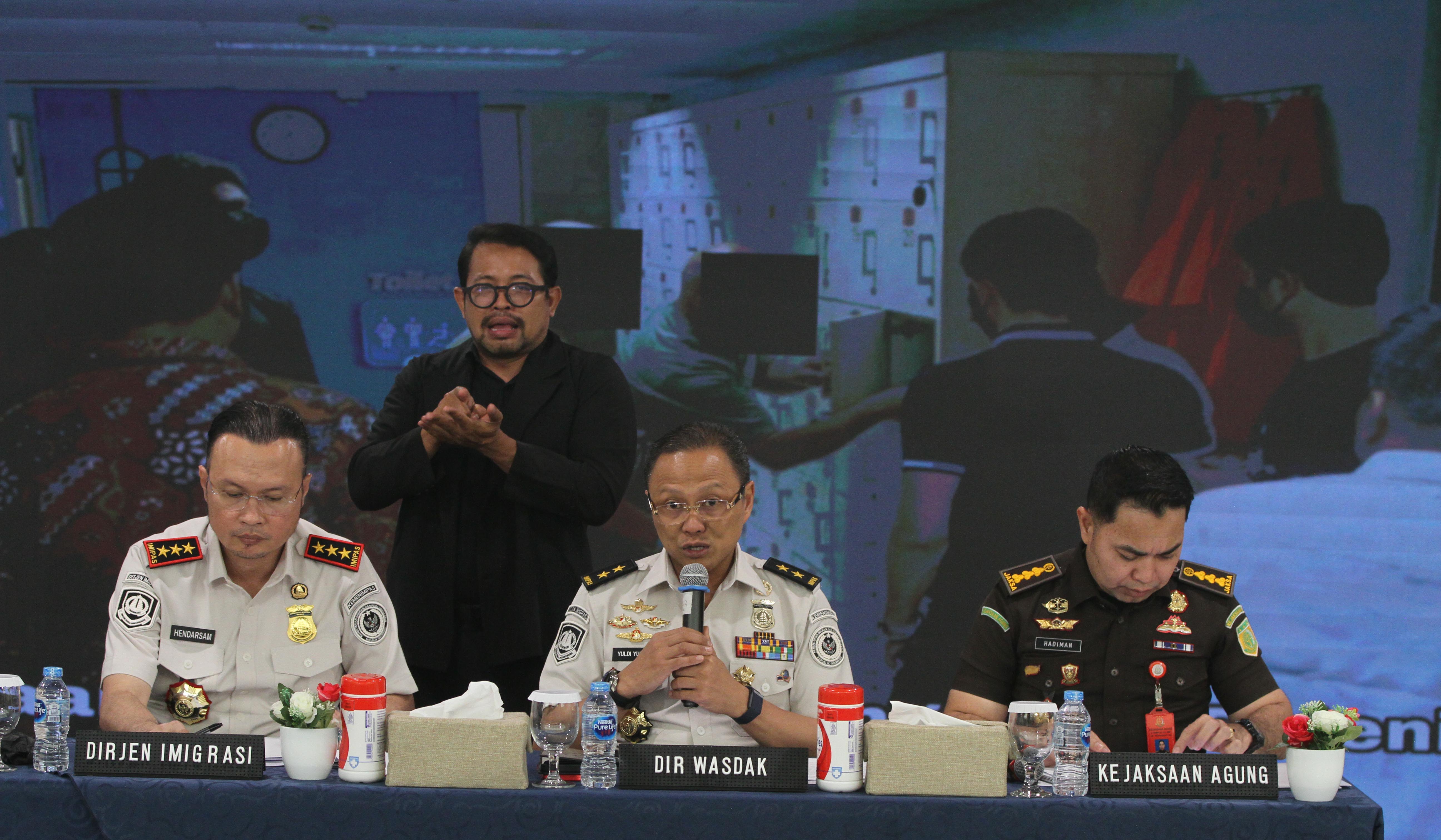 Konferensi pers penangkapan 3 WNA Pakistan. (Agus Priatna/SinPo.id)