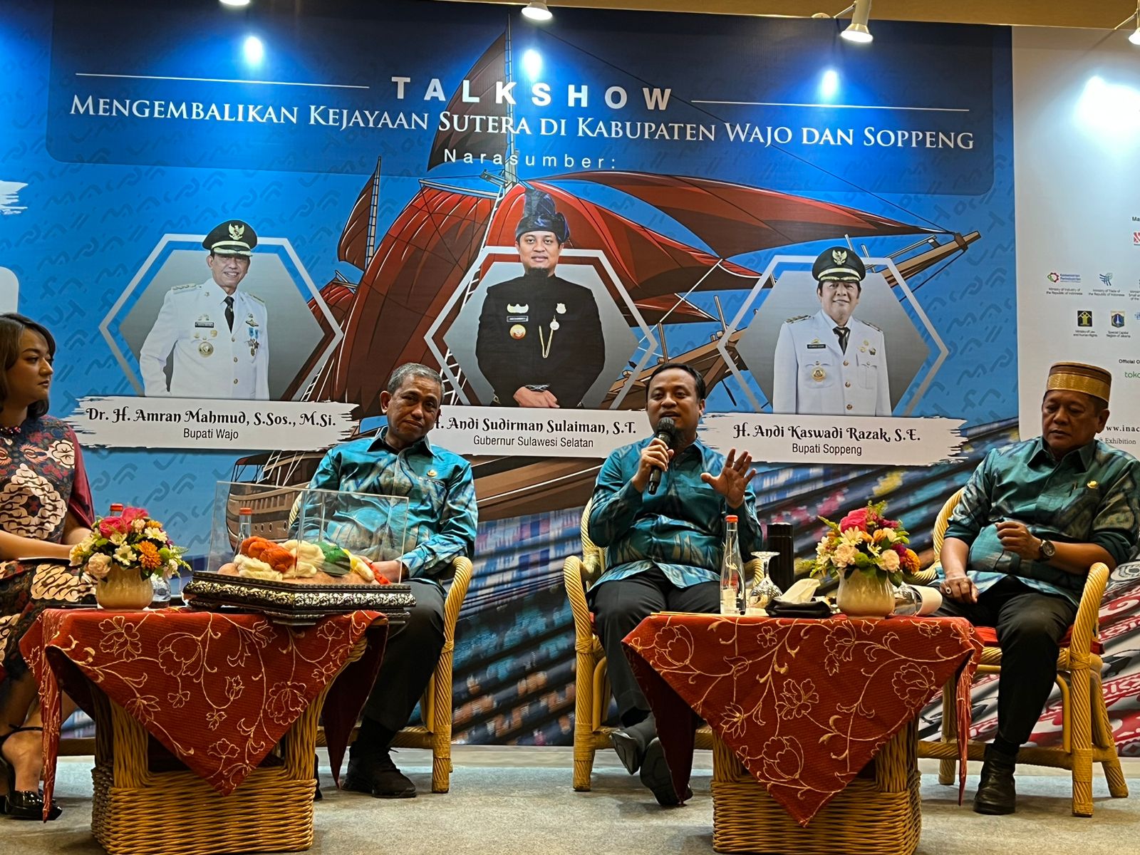 Inacraft menggelar talkshow dengan tema pengembangan Persuteraan di Provinsi Sulawesi Selatan (Ashar/SinPo.id)