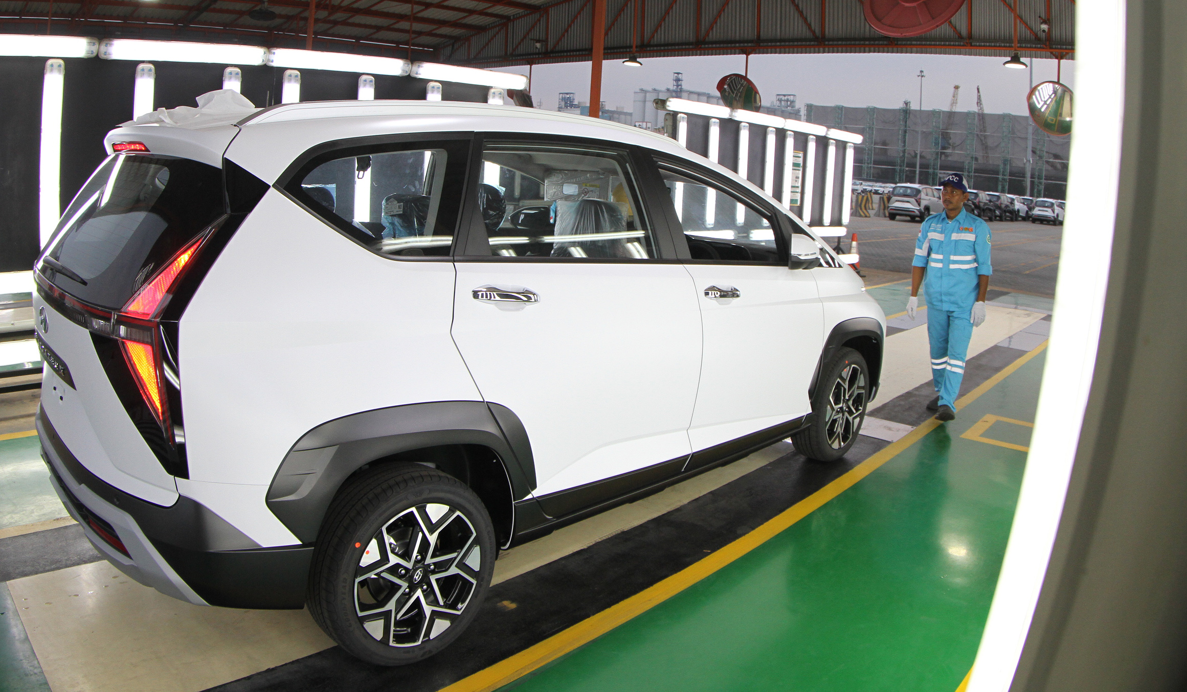 Pengecekan mobil di IPCC, Jakarta. (Agus Priatna/SinPo.id)