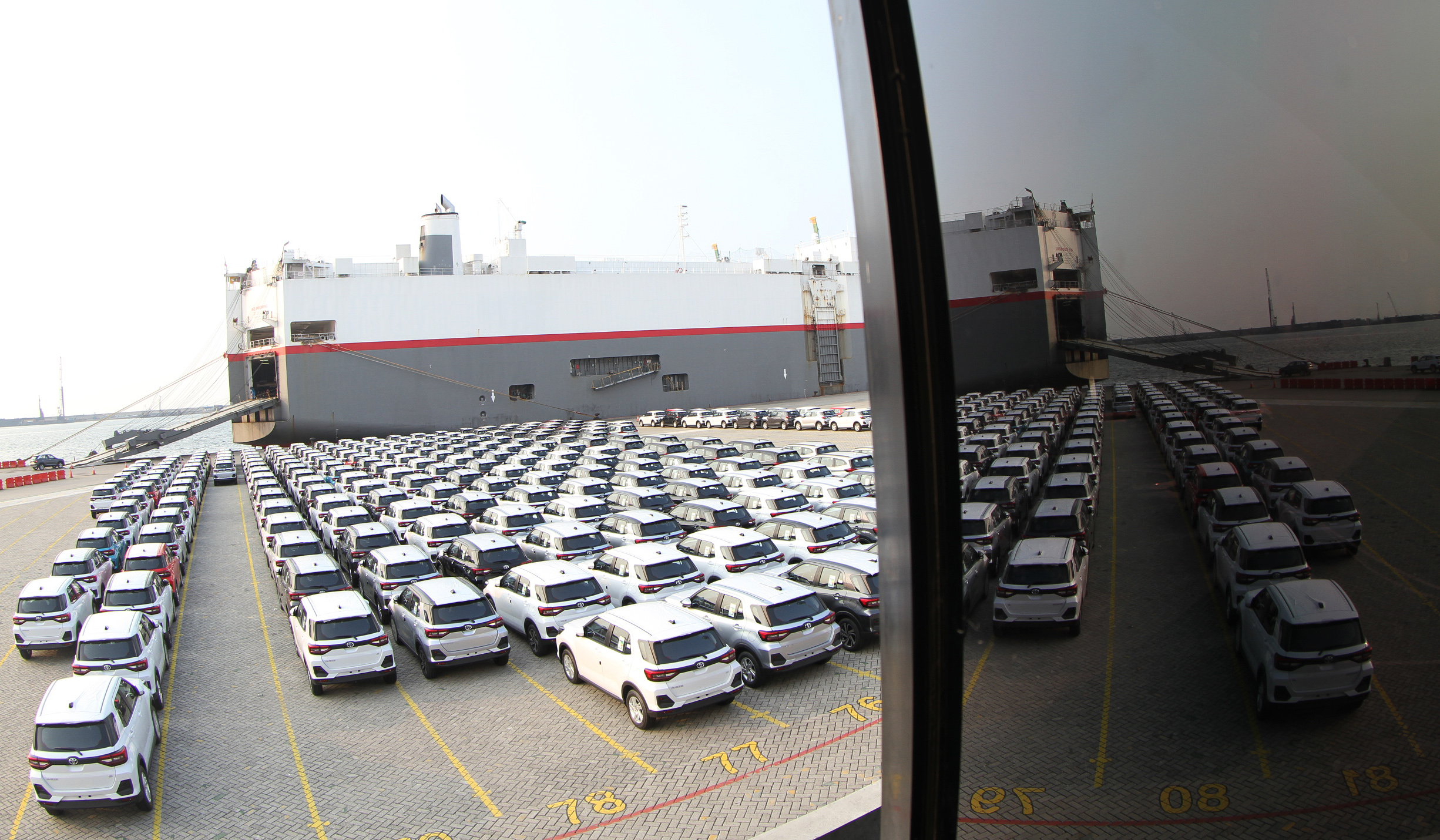 Pengecekan mobil di IPCC, Jakarta. (Agus Priatna/SinPo.id)