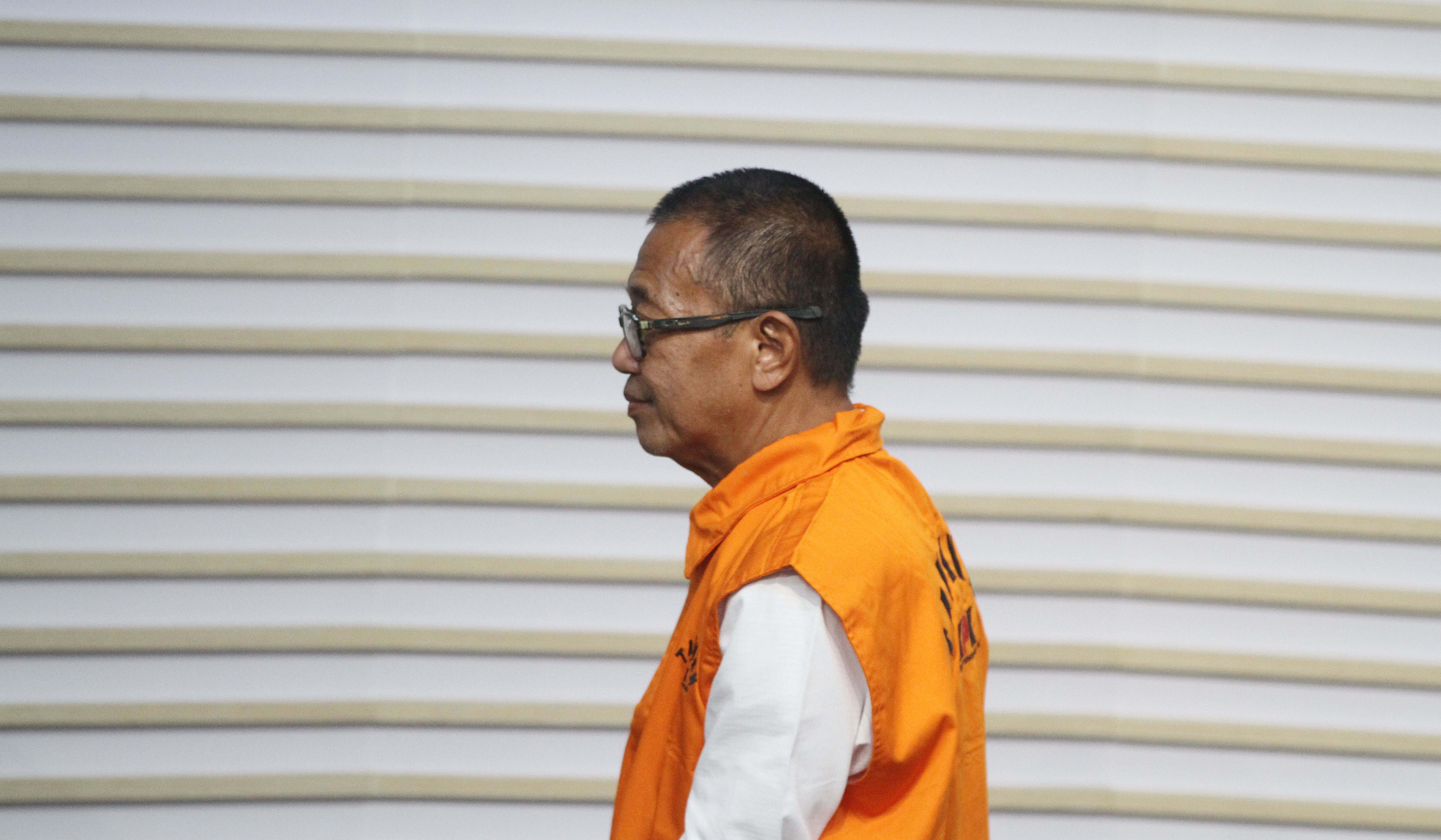 Empat tersangka kasus dugaan pemerasan gratifikasi dan pemerasan. (Agus Priatna/SinPo.id)