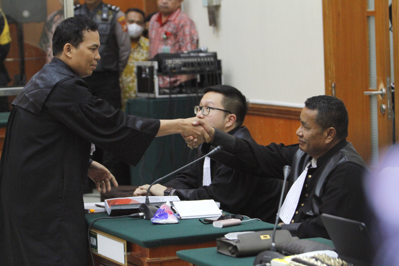 Mantan Kapolda Sumatera Barat Irjen Teddy Minahasa di jatuhi tuntutan hukuman mati di Pengadilan Negeri Jakarta Barat (Ashar/SinPo.id)