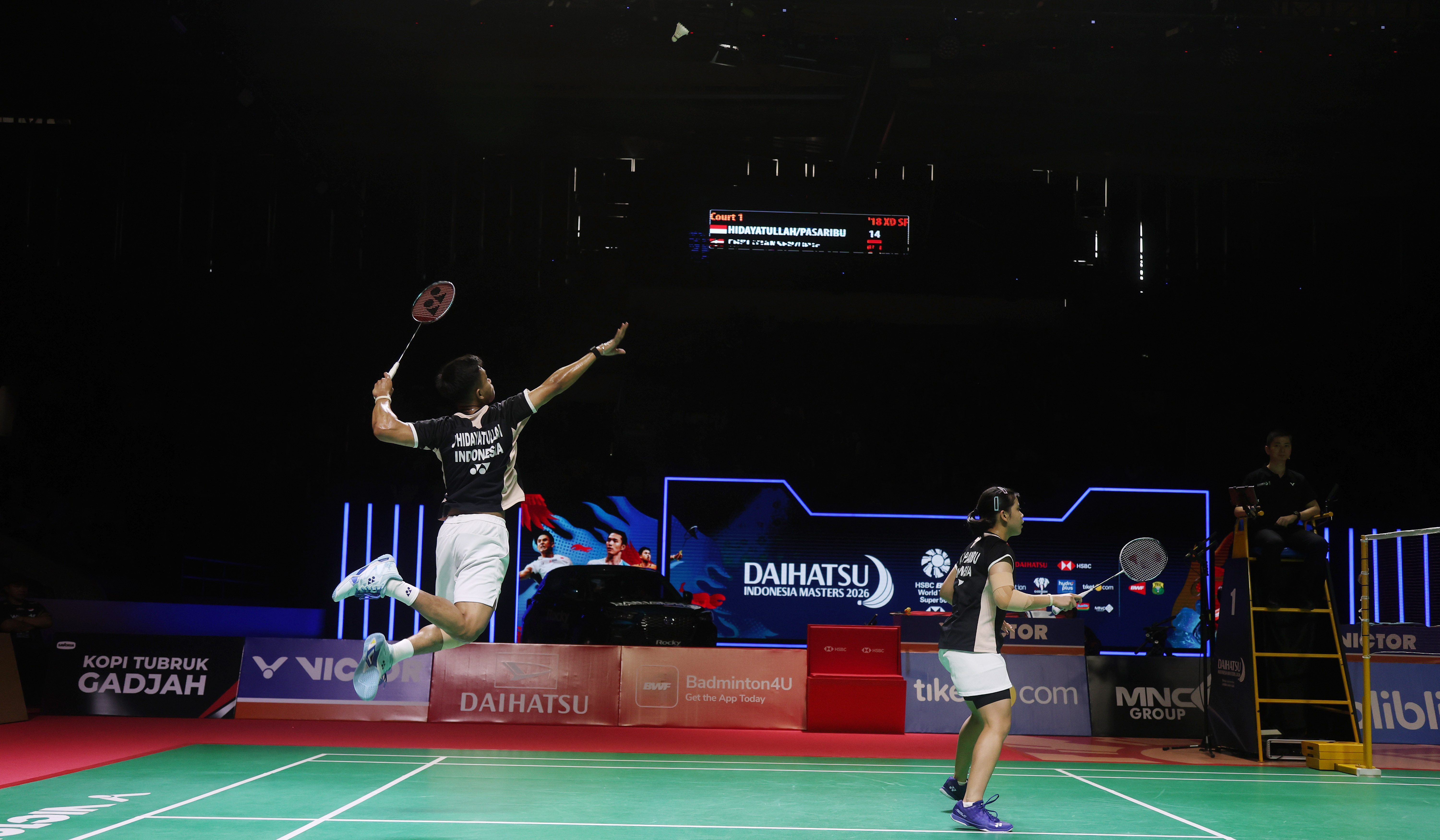 Pasangan ganda campuran Indonesia, Jafar/Felisha, saat bertanding di babak semifinal Indonesia Masters 2026. (Agus Priatna/SinPo.id)