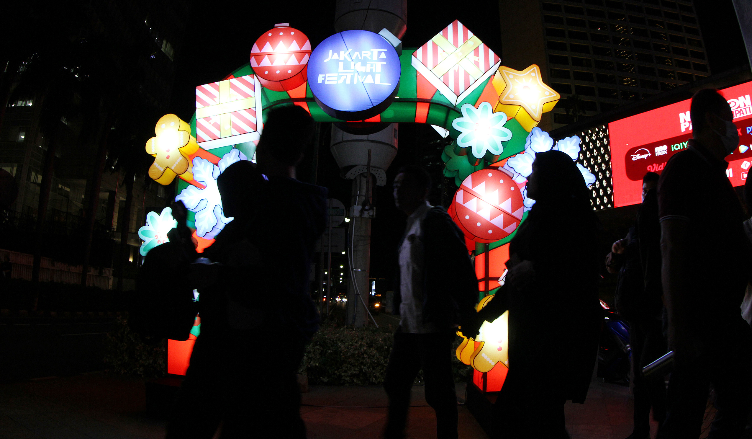 Jakarta Light Festival 2025 di Bundaran HI. (Agus Priatna/SinPo.id)