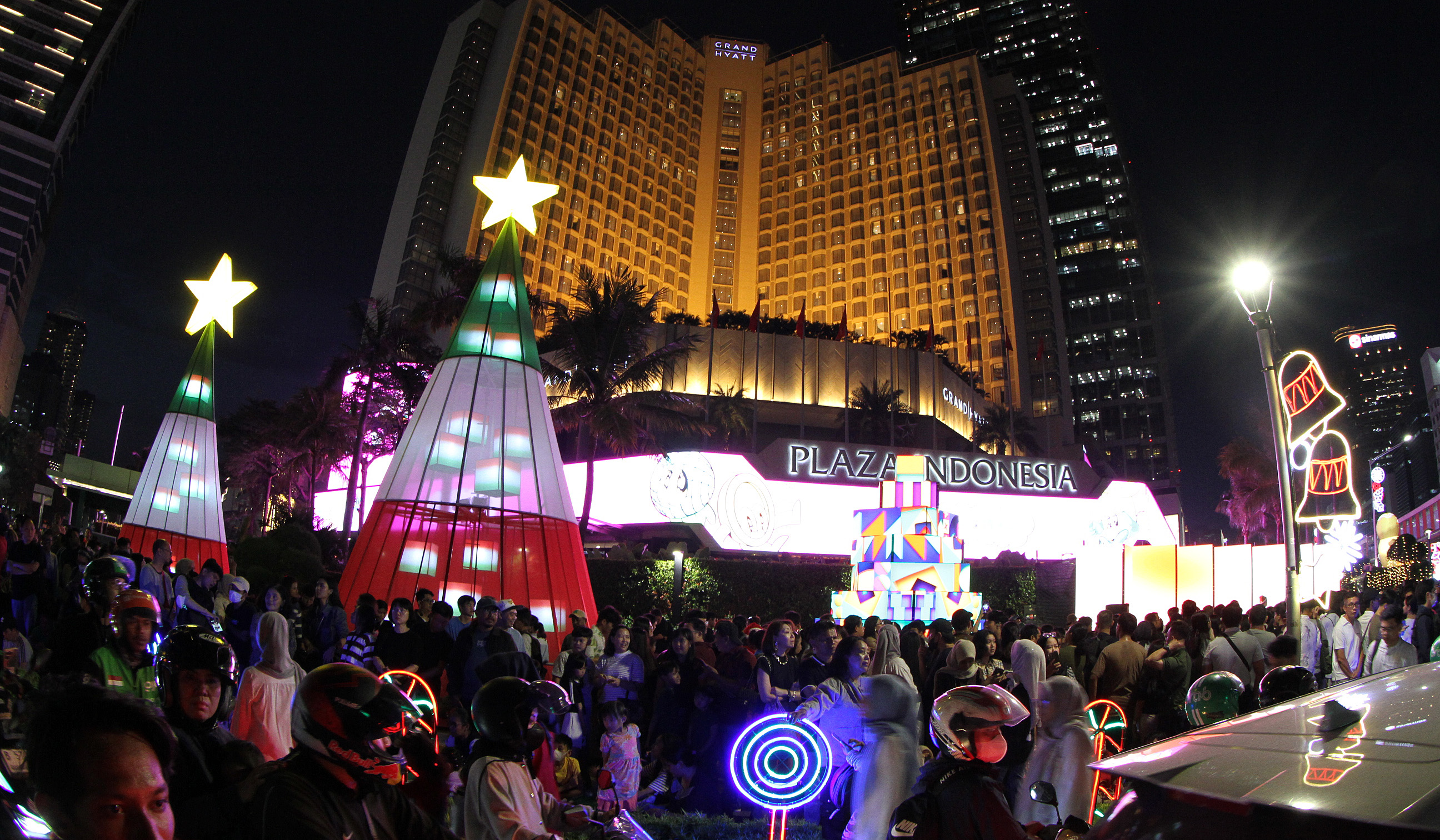 Jakarta Light Festival 2025 di Bundaran HI. (Agus Priatna/SinPo.id)