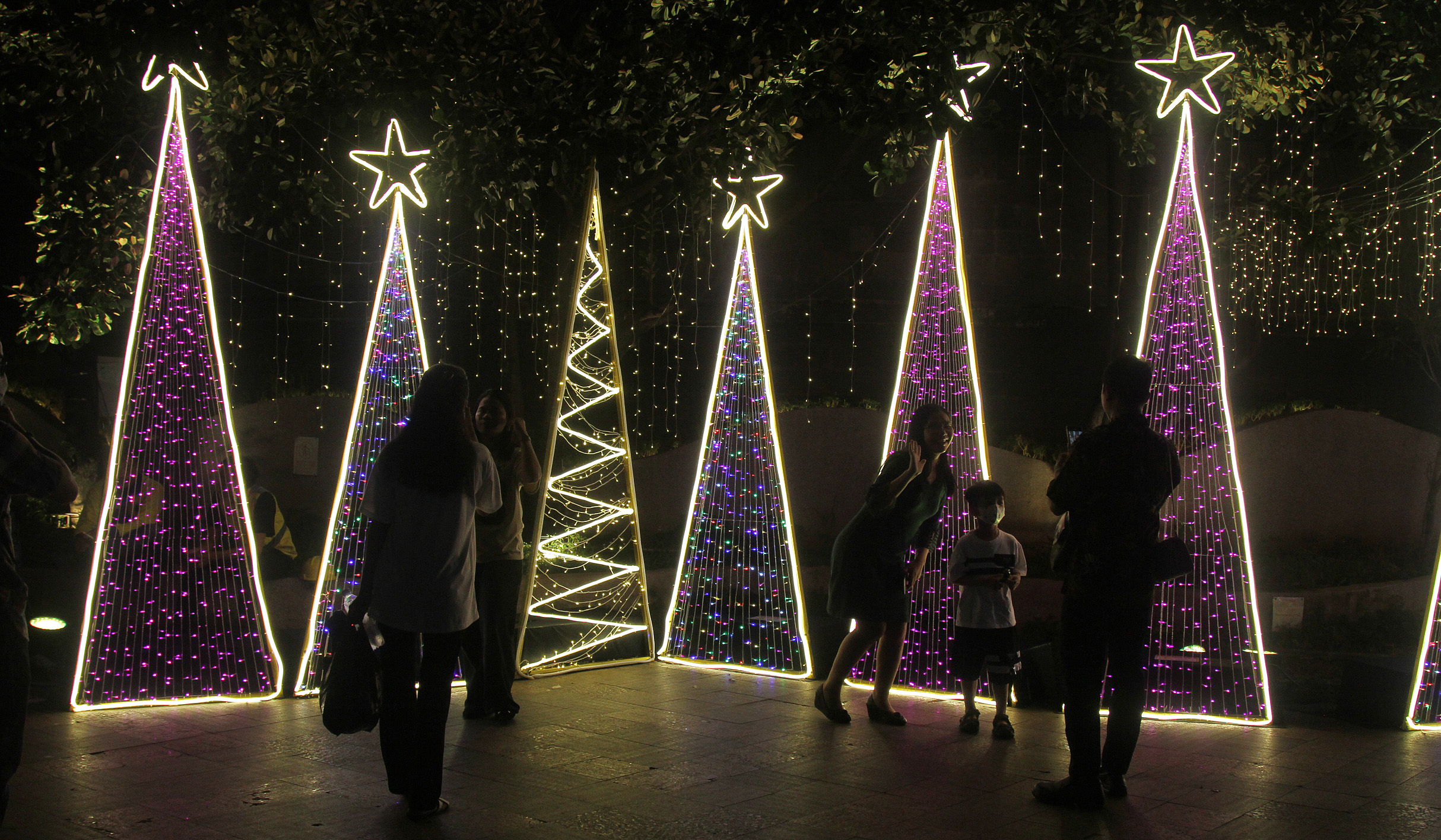 Jakarta Light Festival 2025 di Bundaran HI. (Agus Priatna/SinPo.id)