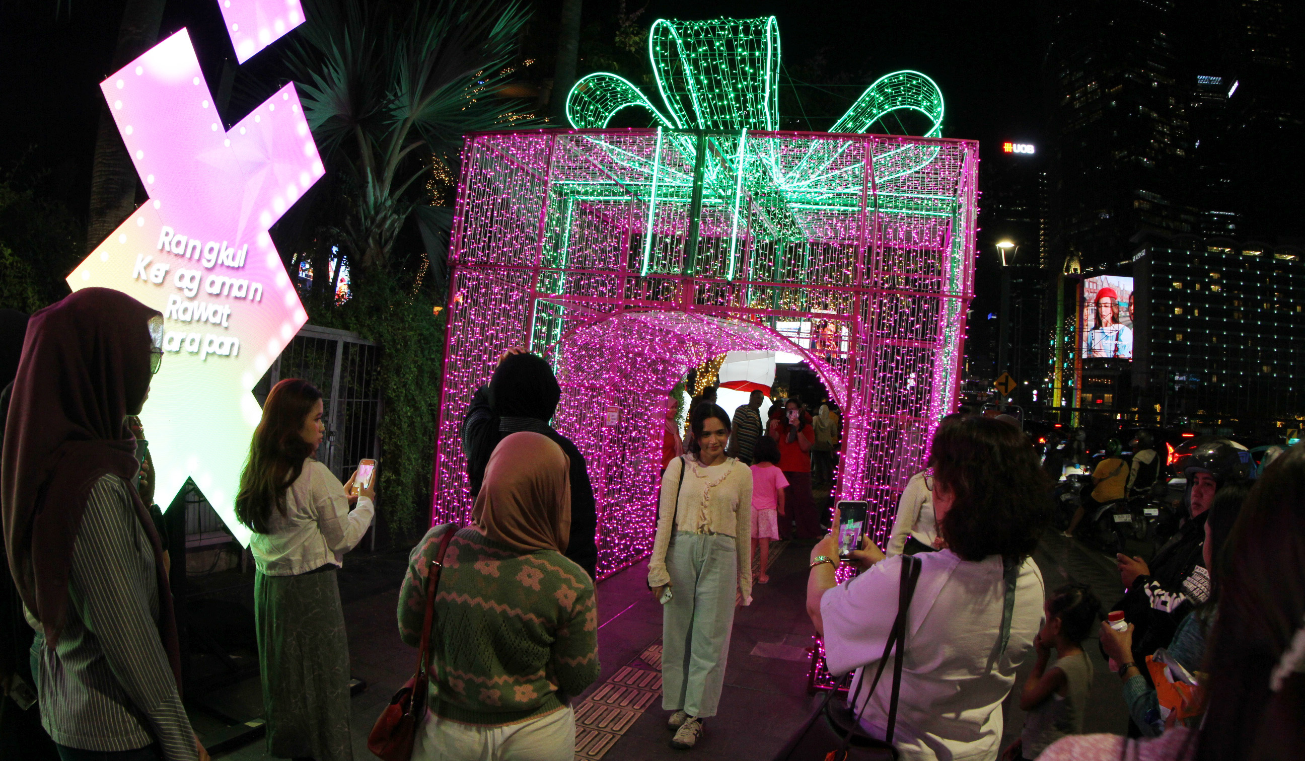 Jakarta Light Festival 2025 di Bundaran HI. (Agus Priatna/SinPo.id)