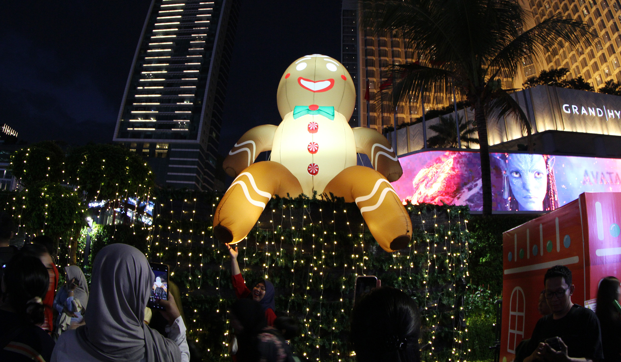 Jakarta Light Festival 2025 di Bundaran HI. (Agus Priatna/SinPo.id)