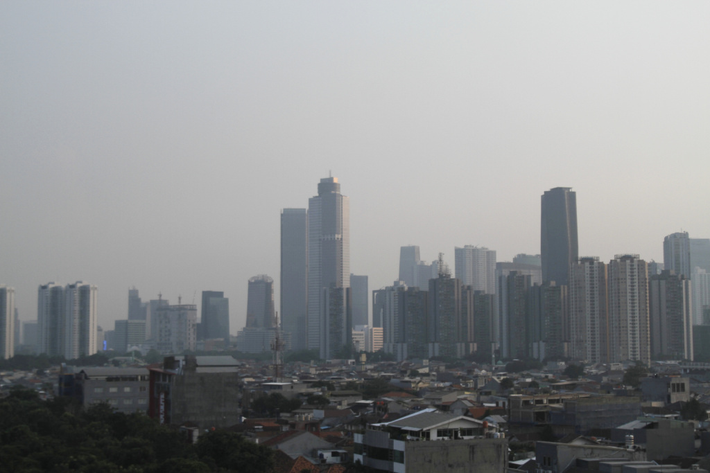 Jakarta akhir-akhir bulan Juni ini masuk peringkat pertama udara polusi terburuk (Ashar/SinPo.id)