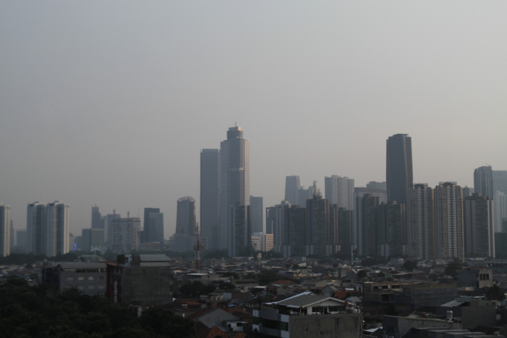 Jakarta akhir-akhir bulan Juni ini masuk peringkat pertama udara polusi terburuk (Ashar/SinPo.id)