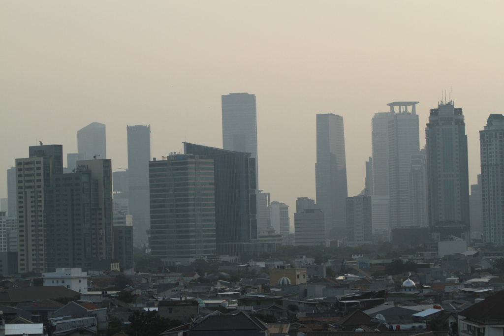 Jakarta akhir-akhir bulan Juni ini masuk peringkat pertama udara polusi terburuk (Ashar/SinPo.id)