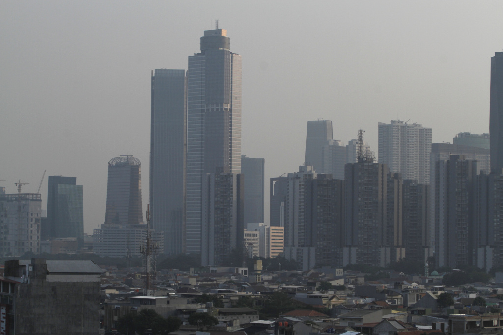 Jakarta akhir-akhir bulan Juni ini masuk peringkat pertama udara polusi terburuk (Ashar/SinPo.id)