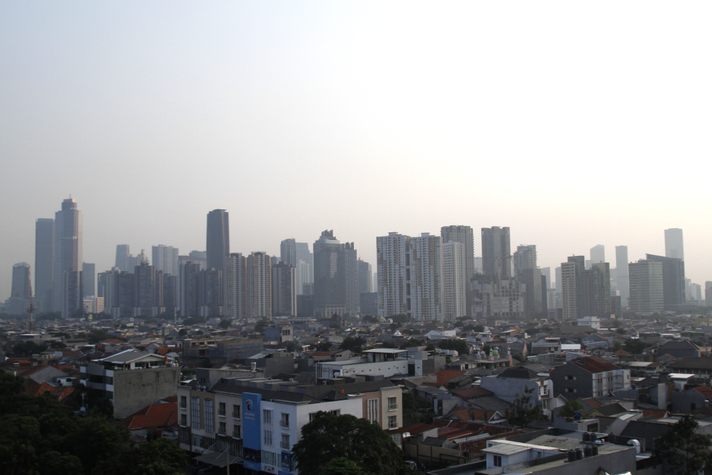 Jakarta akhir-akhir bulan Juni ini masuk peringkat pertama udara polusi terburuk (Ashar/SinPo.id)