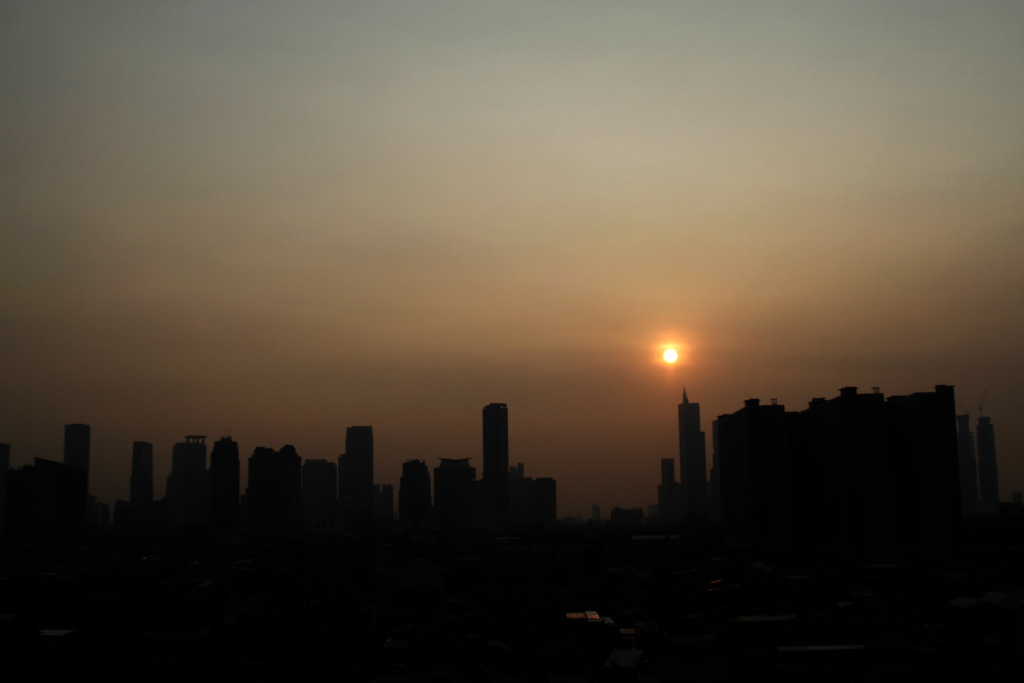 Jakarta akhir-akhir bulan Juni ini masuk peringkat pertama udara polusi terburuk (Ashar/SinPo.id)