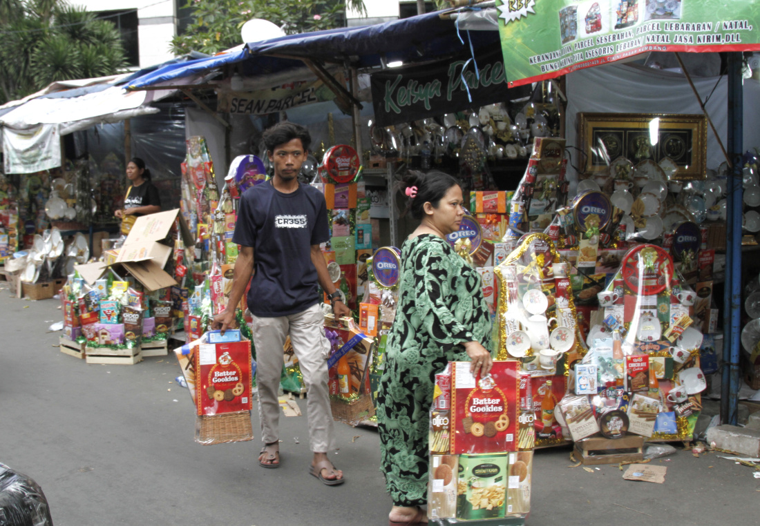 Pedagang parcel lebaran cikini dibanjiri order menjelang H-7 Hari Raya Idul Fitri 1444 H (Ashar/SinPo.id)