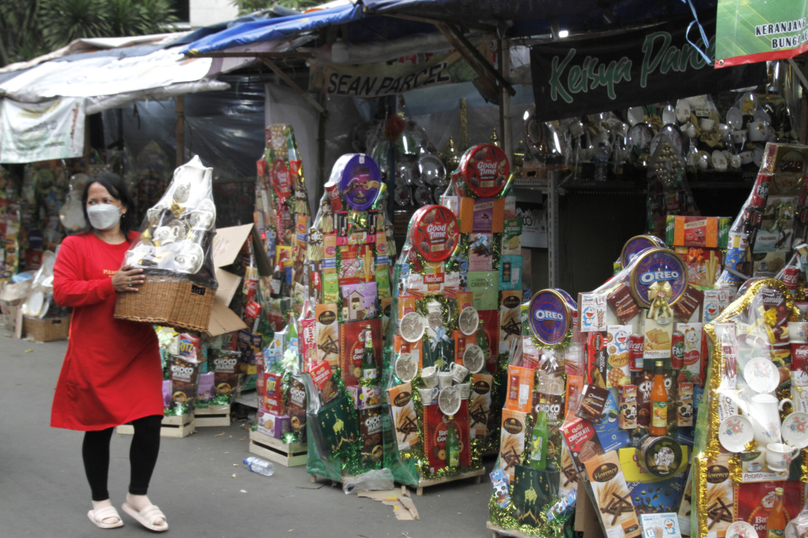 Pedagang parcel lebaran cikini dibanjiri order menjelang H-7 Hari Raya Idul Fitri 1444 H (Ashar/SinPo.id)