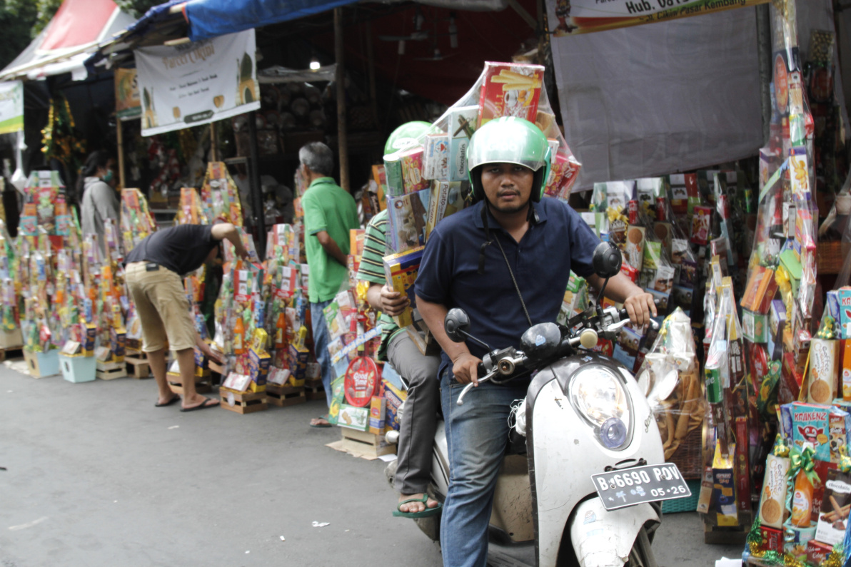 Pedagang parcel lebaran cikini dibanjiri order menjelang H-7 Hari Raya Idul Fitri 1444 H (Ashar/SinPo.id)