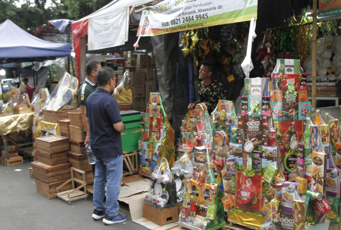 Pedagang parcel lebaran cikini dibanjiri order menjelang H-7 Hari Raya Idul Fitri 1444 H (Ashar/SinPo.id)