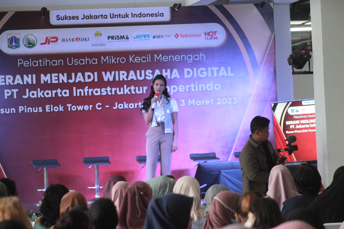 Jakarta Infrastruktur Propertindo gelar pelatihan kewirausahaan berbasis digital di rumah susun pinus elok tower C Cakung (Ashar/SinPo.id)