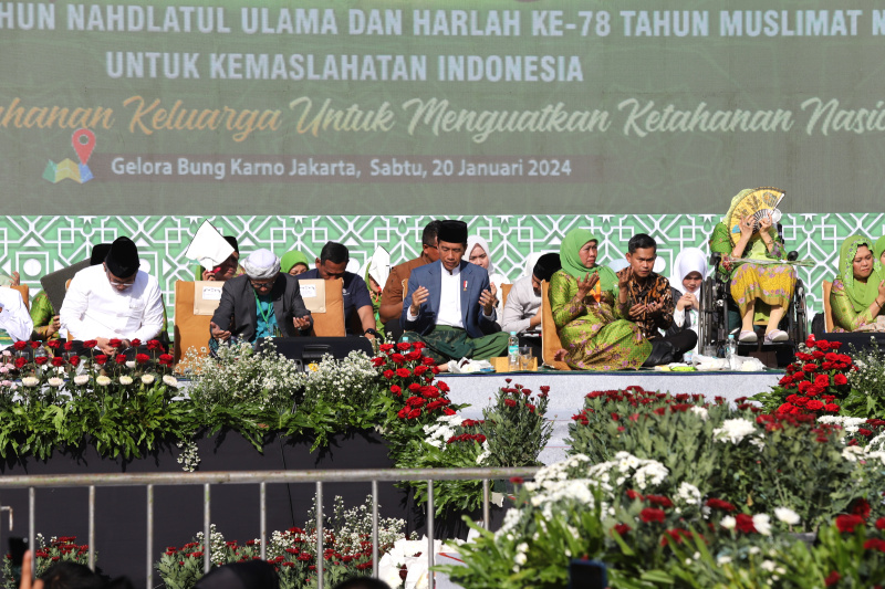 Presiden Jokowi hadiri harlah ke-78 Muslimat Nahdatul Ulama di Gelora Bung Karno (Ashar/SinPo.id)