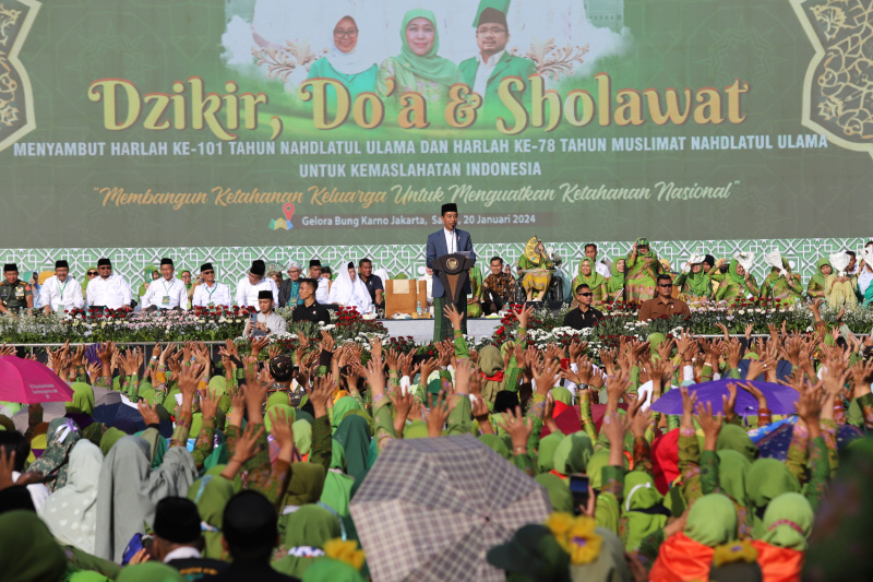 Presiden Jokowi hadiri harlah ke-78 Muslimat Nahdatul Ulama di Gelora Bung Karno (Ashar/SinPo.id)