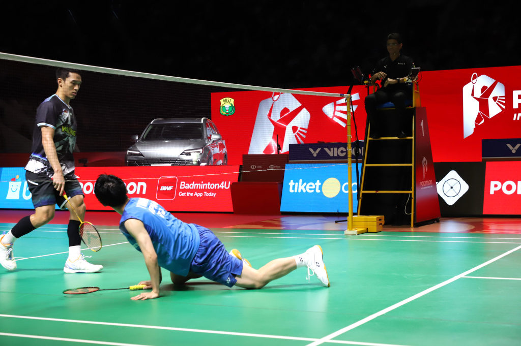 Pebulutangkis Jonathan Christie berhasil lolos masuk ke babak semifinal Indonesia Open (Ashar/SinPo.id)
