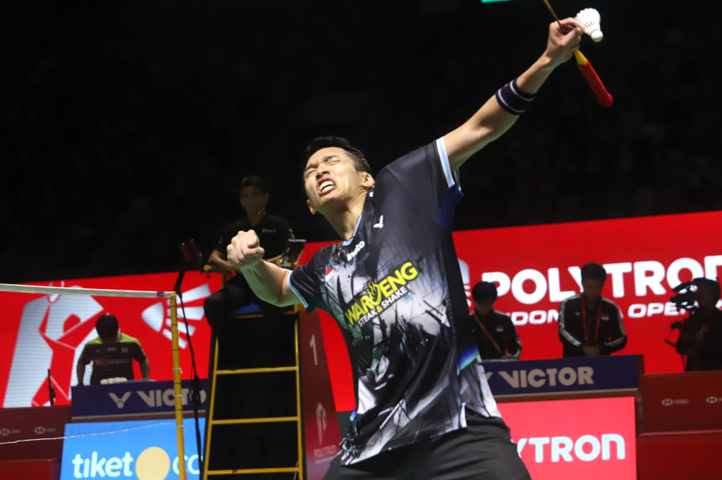 Pebulutangkis Jonathan Christie berhasil lolos masuk ke babak semifinal Indonesia Open (Ashar/SinPo.id)