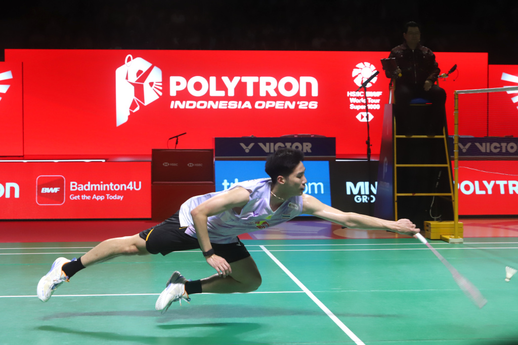 Jonathan Christie melaju ke babak final usai mengalahkan Panitchaphon Teeraratsakul di babak semifinal (Ashar/SinPo.id)