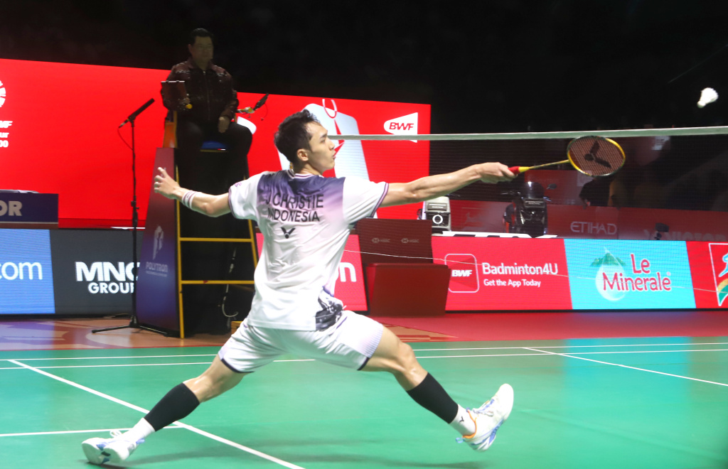 Jonathan Christie melaju ke babak final usai mengalahkan Panitchaphon Teeraratsakul di babak semifinal (Ashar/SinPo.id)
