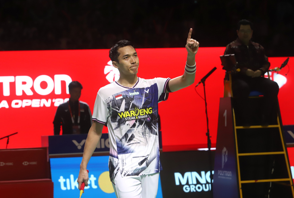 Jonathan Christie melaju ke babak final usai mengalahkan Panitchaphon Teeraratsakul di babak semifinal (Ashar/SinPo.id)