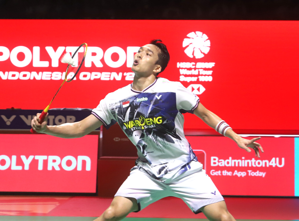 Jonathan Christie melaju ke babak final usai mengalahkan Panitchaphon Teeraratsakul di babak semifinal (Ashar/SinPo.id)