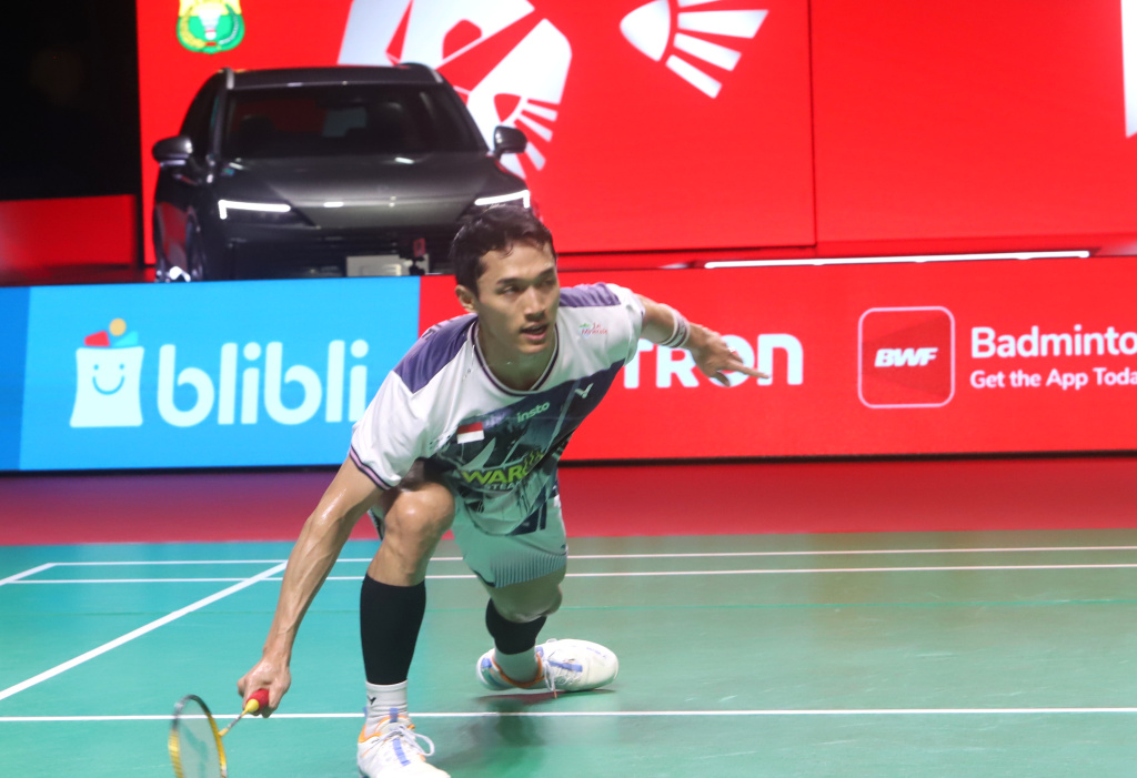 Jonathan Christie melaju ke babak final usai mengalahkan Panitchaphon Teeraratsakul di babak semifinal (Ashar/SinPo.id)
