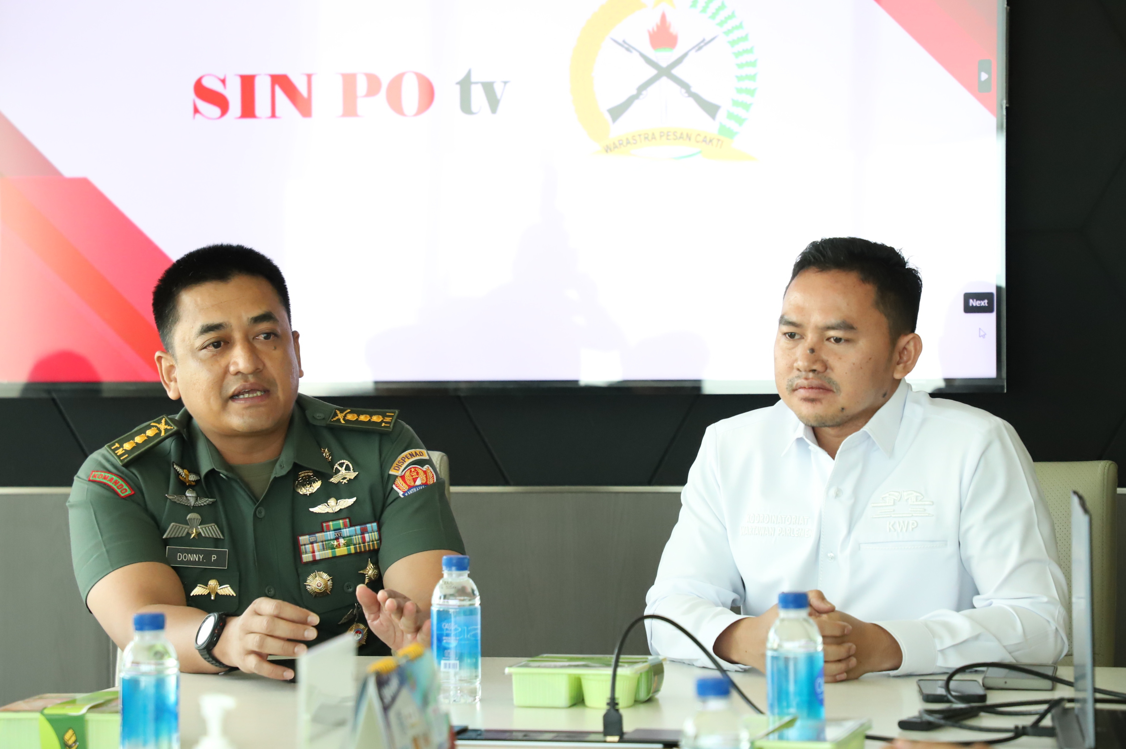 Kadispenad Kolonel Inf Donny Pramono melakukan kunjungan pertama di kantor Redaksi Sinpo TV (Ashar/SinPo.id)