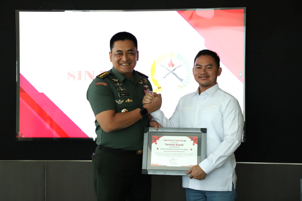 Kadispenad Kolonel Inf Donny Pramono melakukan kunjungan pertama di kantor Redaksi Sinpo TV (Ashar/SinPo.id)