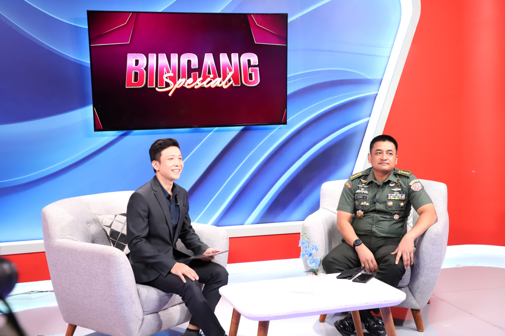 Kadispenad Kolonel Inf Donny Pramono melakukan kunjungan pertama di kantor Redaksi Sinpo TV (Ashar/SinPo.id)