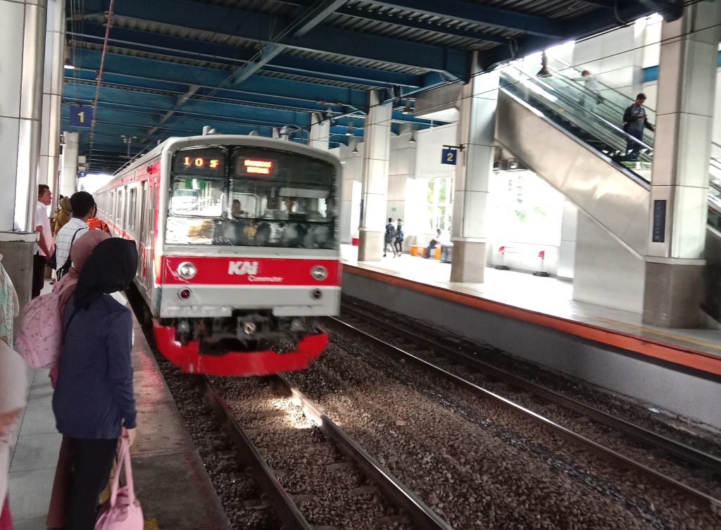 KAI Commuter jalur Green Line Stasiun Tanah Abang - Stasiun Rangkasbitung akan terealisasi pada 2027 mendatang (Ashar/SinPo.id)