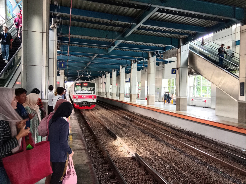 KAI Commuter jalur Green Line Stasiun Tanah Abang - Stasiun Rangkasbitung akan terealisasi pada 2027 mendatang (Ashar/SinPo.id)