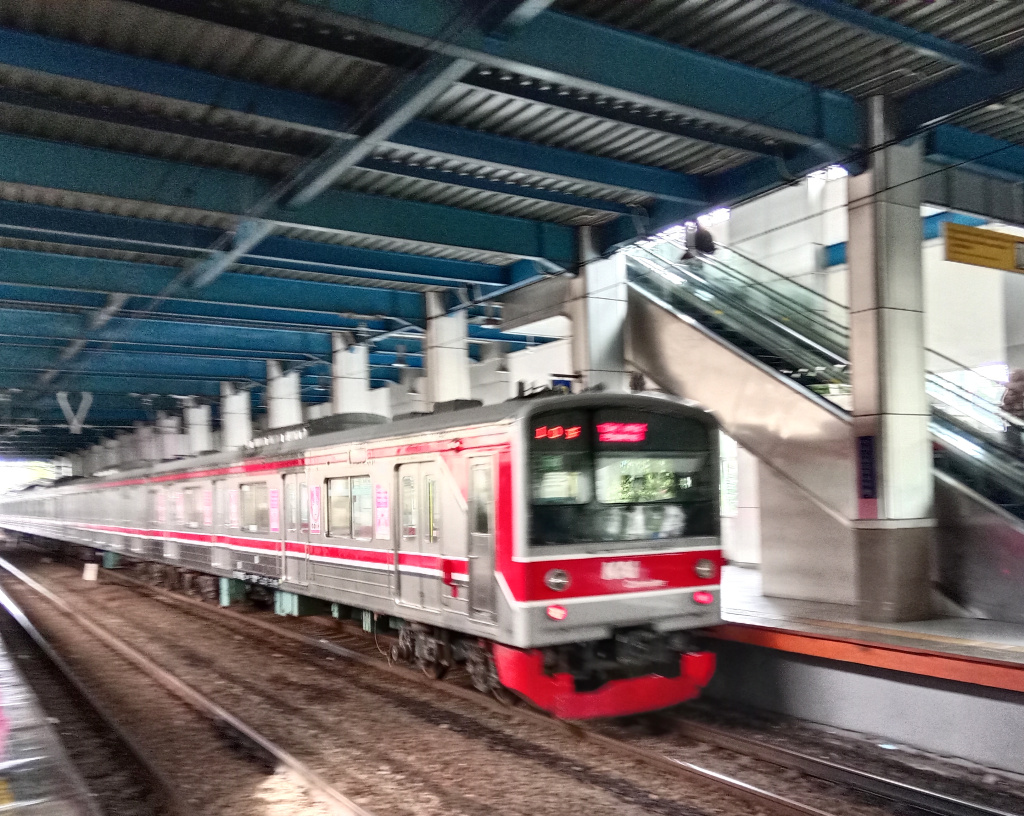 KAI Commuter jalur Green Line Stasiun Tanah Abang - Stasiun Rangkasbitung akan terealisasi pada 2027 mendatang (Ashar/SinPo.id)