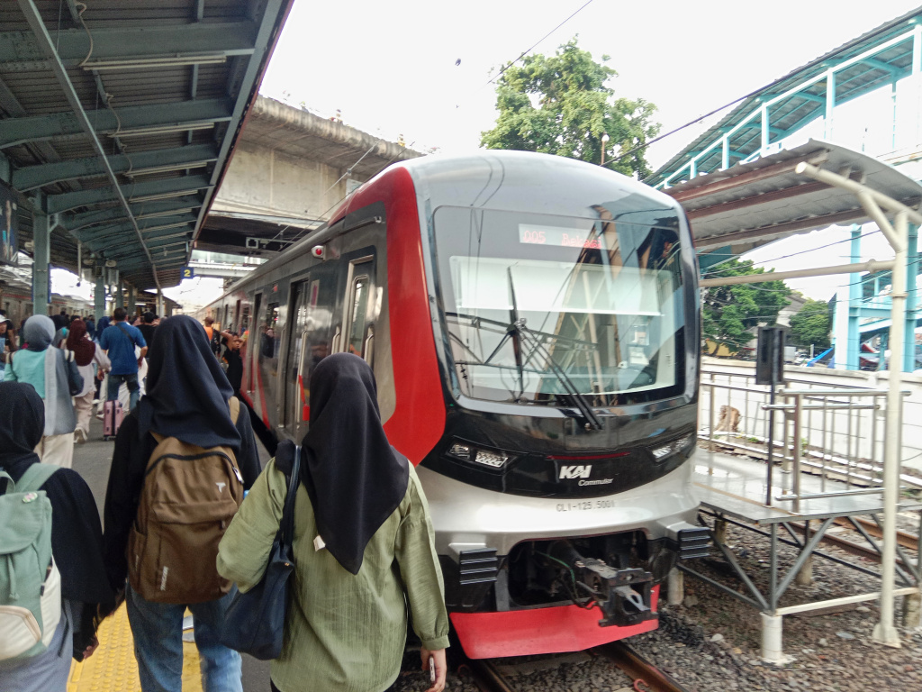 KAI Commuter jalur Green Line Stasiun Tanah Abang - Stasiun Rangkasbitung akan terealisasi pada 2027 mendatang (Ashar/SinPo.id)