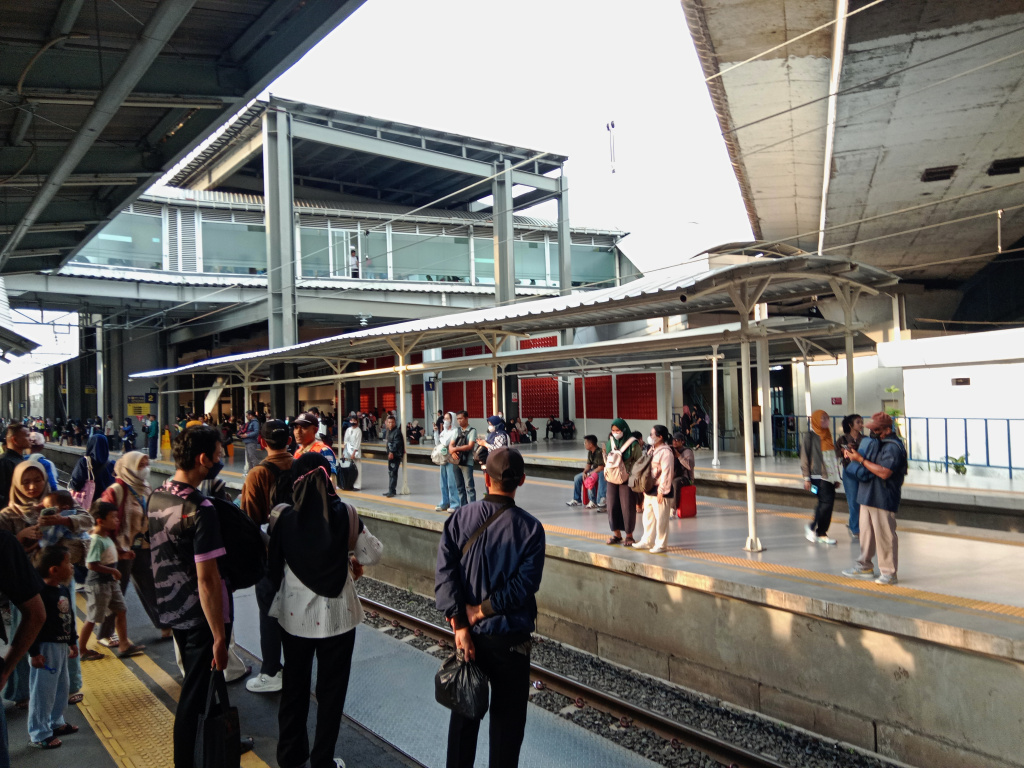 KAI Commuter jalur Green Line Stasiun Tanah Abang - Stasiun Rangkasbitung akan terealisasi pada 2027 mendatang (Ashar/SinPo.id)