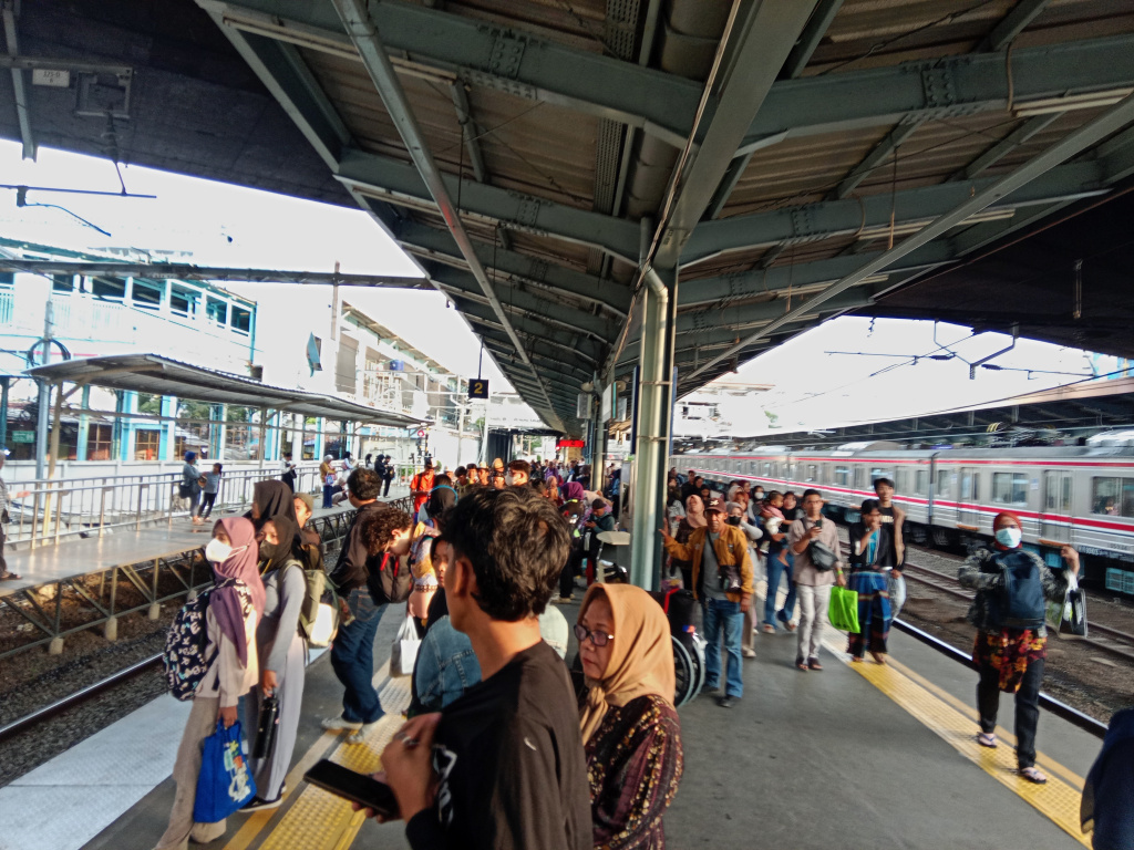 KAI Commuter jalur Green Line Stasiun Tanah Abang - Stasiun Rangkasbitung akan terealisasi pada 2027 mendatang (Ashar/SinPo.id)