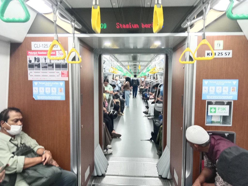 KAI Commuter Line telah mencatat 74 laporan kasus pelecehan seksual yang terjadi di area stasiun dan KRL sejak tahun 2025 hingga kuartal pertama 2026 (Ashar/SinPo.id)