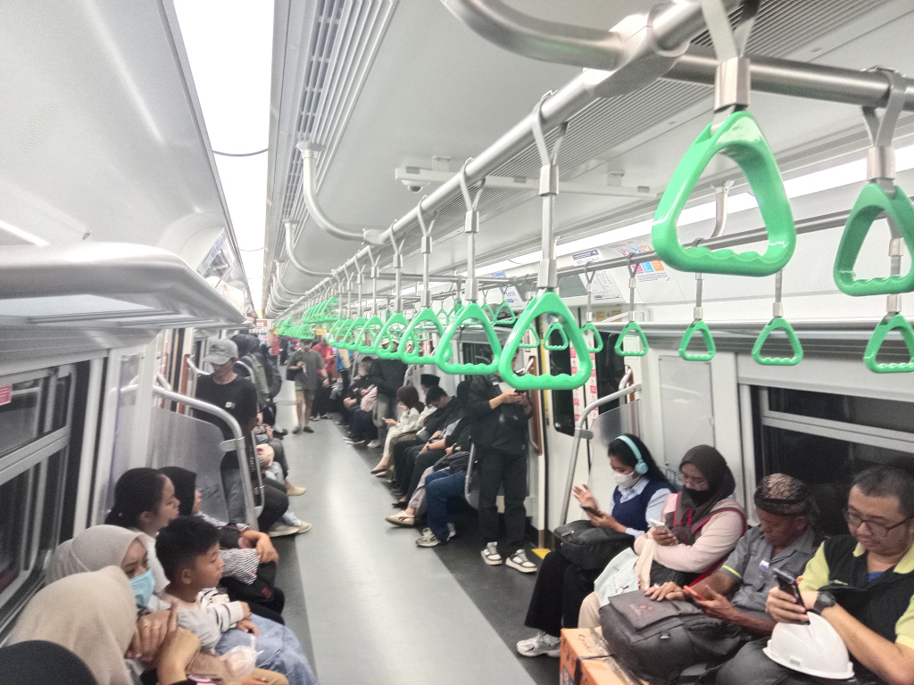 KAI Commuter Line telah mencatat 74 laporan kasus pelecehan seksual yang terjadi di area stasiun dan KRL sejak tahun 2025 hingga kuartal pertama 2026 (Ashar/SinPo.id)