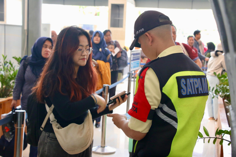 KAI Daop 1 mencatat 37 ribu penumpang hari ini di libur panjang (Ashar/SinPo.id)