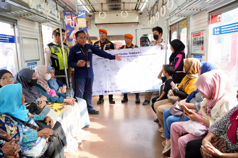 KAI Daop 1 menggelar sosialisasi pencegahan pelecehan seksual di kereta api di Stasiun Bogor (Ashar/SinPo.id)