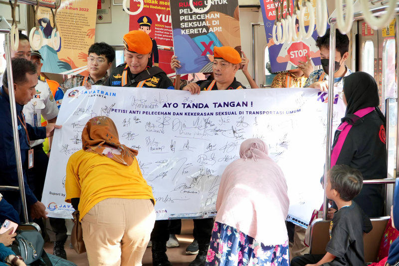 KAI Daop 1 menggelar sosialisasi pencegahan pelecehan seksual di kereta api di Stasiun Bogor (Ashar/SinPo.id)