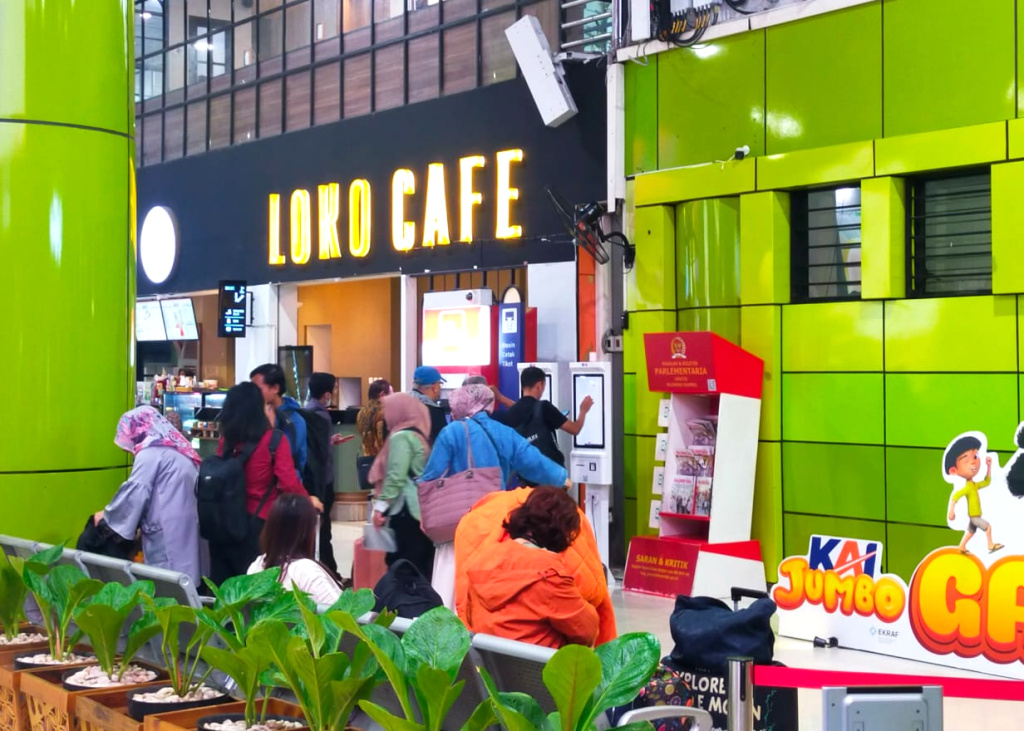 KAI Daop 1 siapkan 1.732 tiket untuk perjalanan liburan Natal dan Tahun Baru (Ashar/SinPo.id)