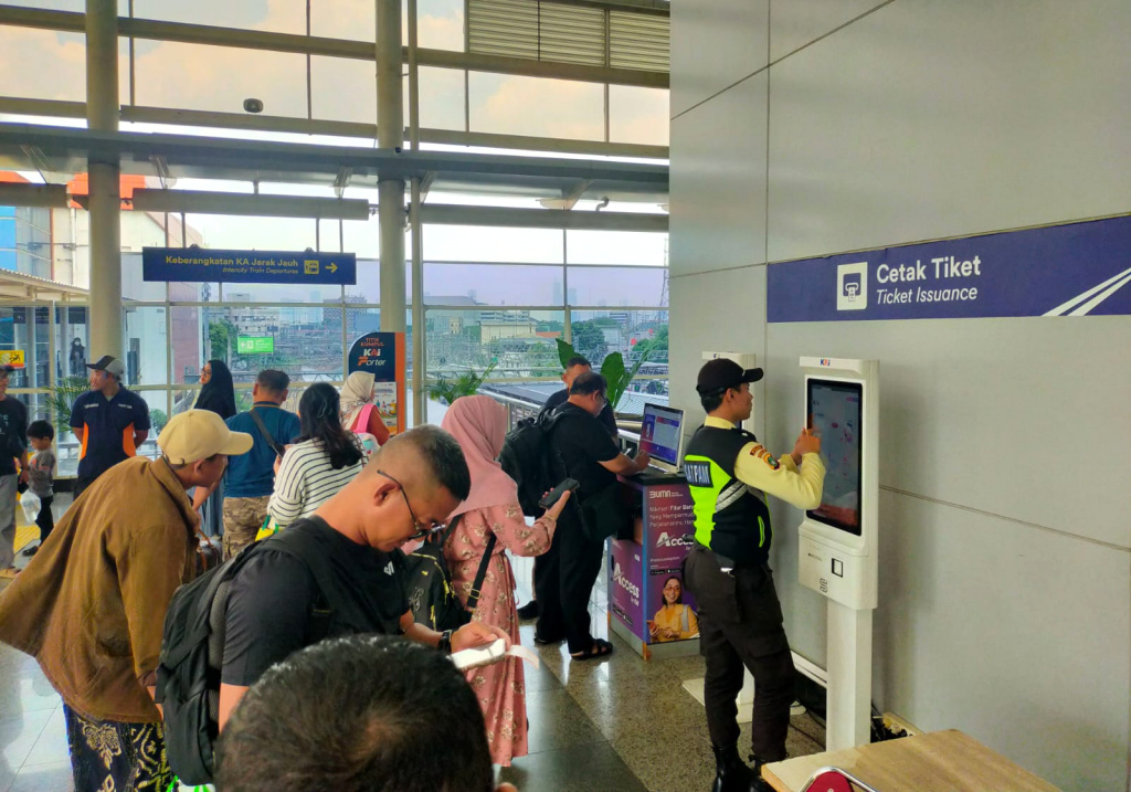 KAI Daop 1 siapkan 1.732 tiket untuk perjalanan liburan Natal dan Tahun Baru (Ashar/SinPo.id)