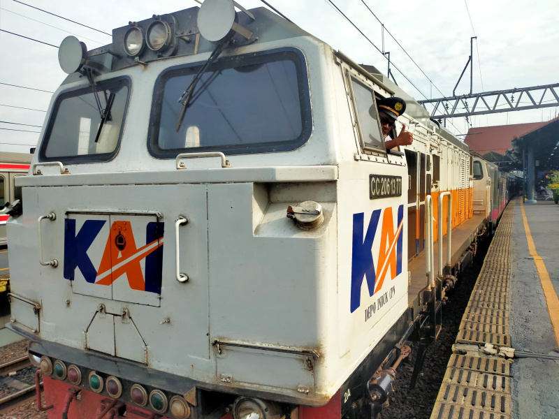 KAI Daop 1 siapkan 1.732 tiket untuk perjalanan liburan Natal dan Tahun Baru (Ashar/SinPo.id)