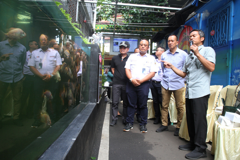 KAI Daop 8 kunjungi kampung media percontohan pencegahan krisis planet Malaka jaya (Ashar/SinPo.id)